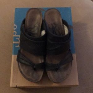 OTBT Black Tailgate Wedge Sandals in Size 8